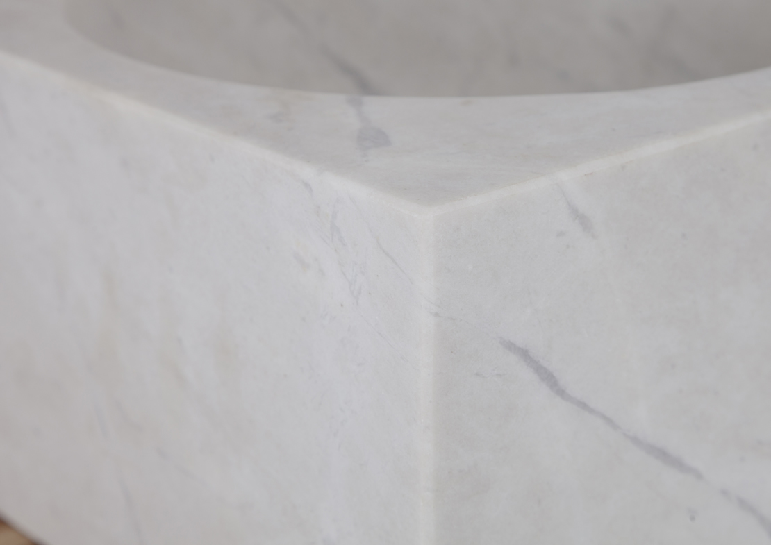 white marble basin detail Thumb