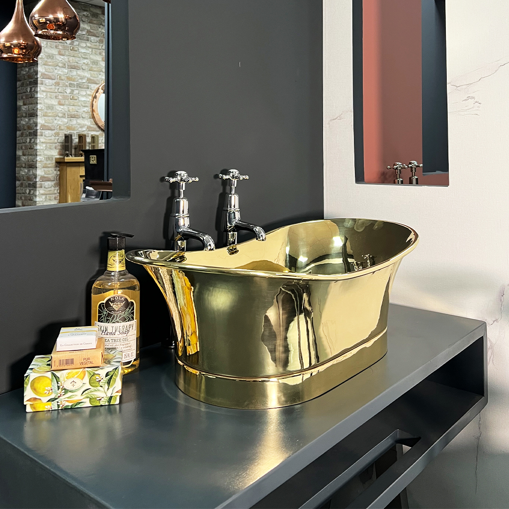 brass bateau basin with roll top range