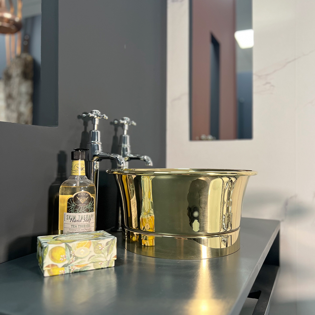 brass tub basin with roll top range